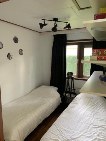 Dubbele Chalet Op Recreatiepark Topparken Op De Veluwe In Beekbergen Met Grote Vrije Tuin En Eigen Parkeerplaats Екстериор снимка