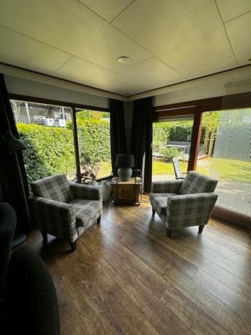 Dubbele Chalet Op Recreatiepark Topparken Op De Veluwe In Beekbergen Met Grote Vrije Tuin En Eigen Parkeerplaats Екстериор снимка