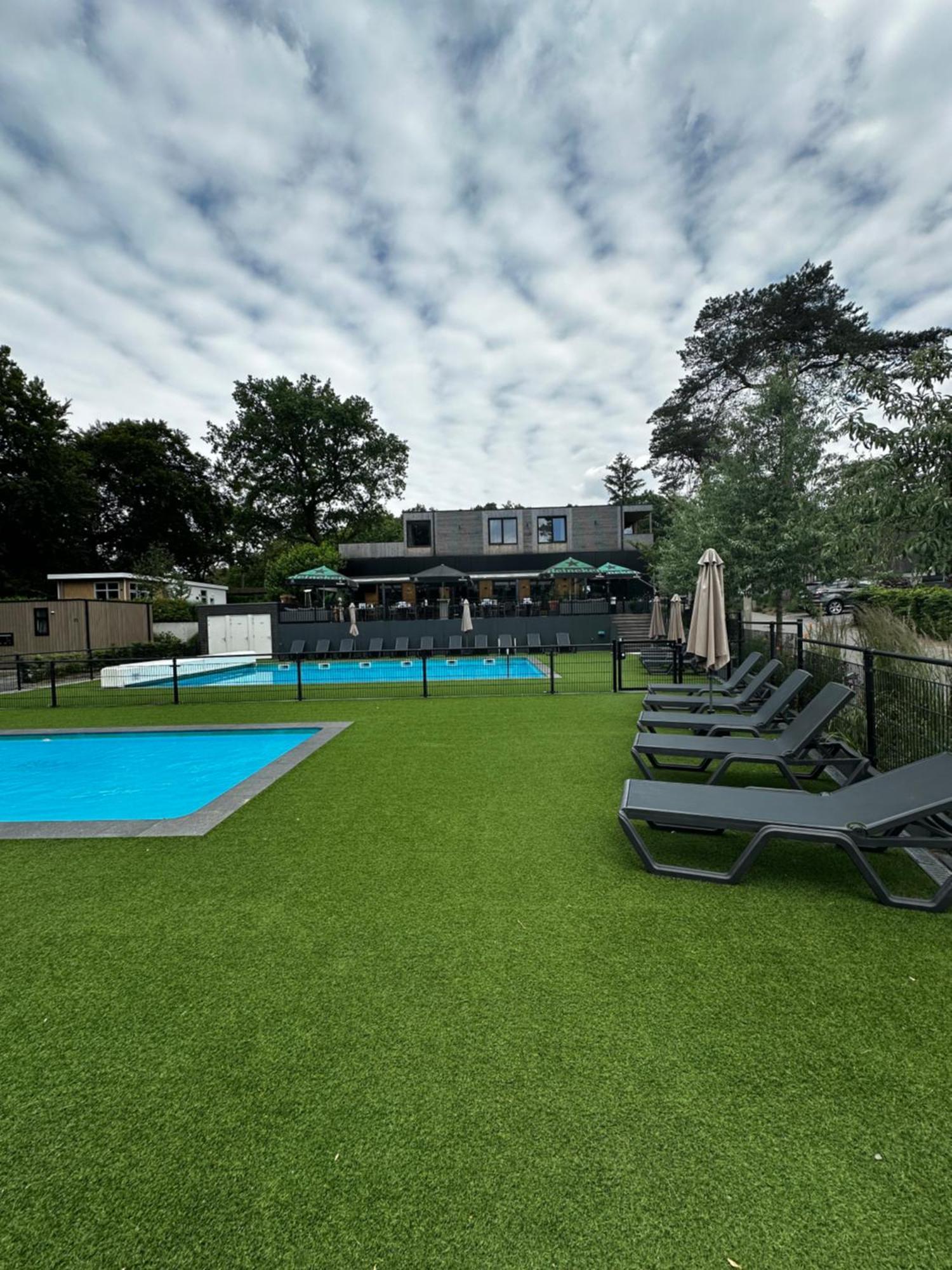 Dubbele Chalet Op Recreatiepark Topparken Op De Veluwe In Beekbergen Met Grote Vrije Tuin En Eigen Parkeerplaats Екстериор снимка