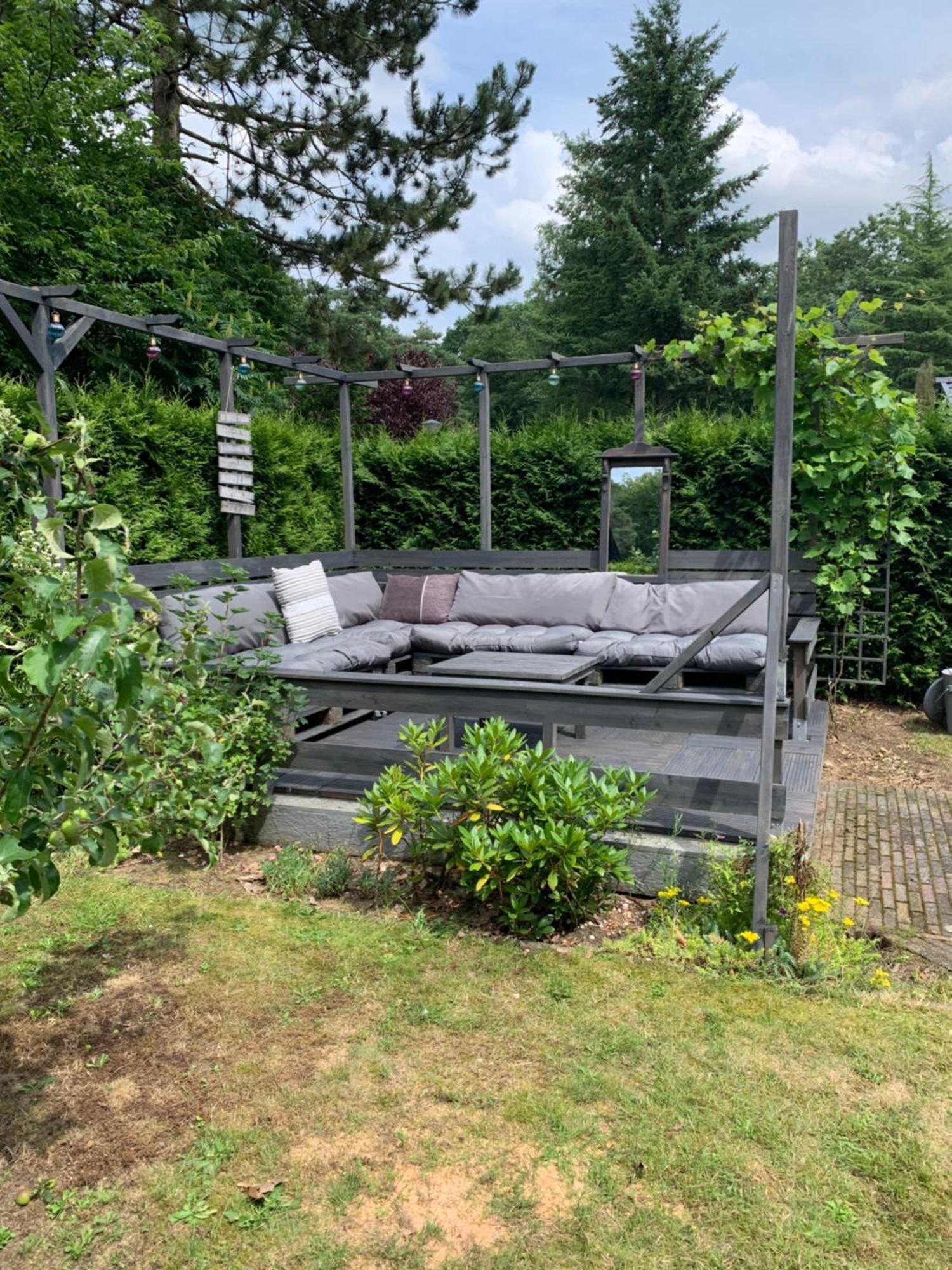 Dubbele Chalet Op Recreatiepark Topparken Op De Veluwe In Beekbergen Met Grote Vrije Tuin En Eigen Parkeerplaats Стая снимка